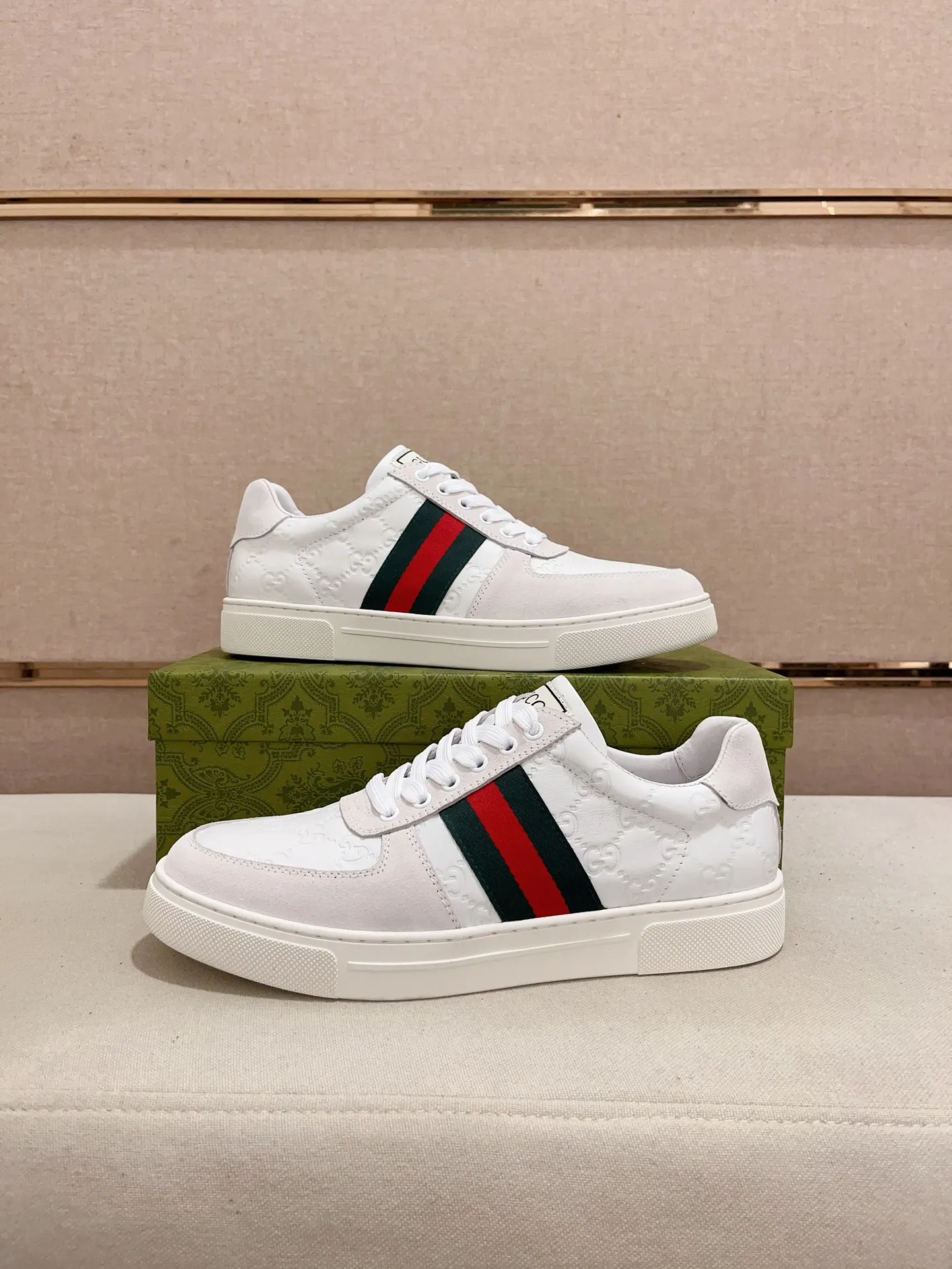 Men's clothing and shoes💰:440💰 (GUCCI) The latest model from the official website 🎁🎁Casual and fashionable men's shoes👟, hot style 💥The version is simple and elegant, exclusive for trendy men. Unique official website latest brand elements 👑Gucci original decoration, fashionable and generous, the fabric is original cowhide ✅sheepskin lining, the official website specifies wear-resistant casual outsole, the classic model is taken in kind at the counter🎬38-44 (45 is not returned or exchanged)